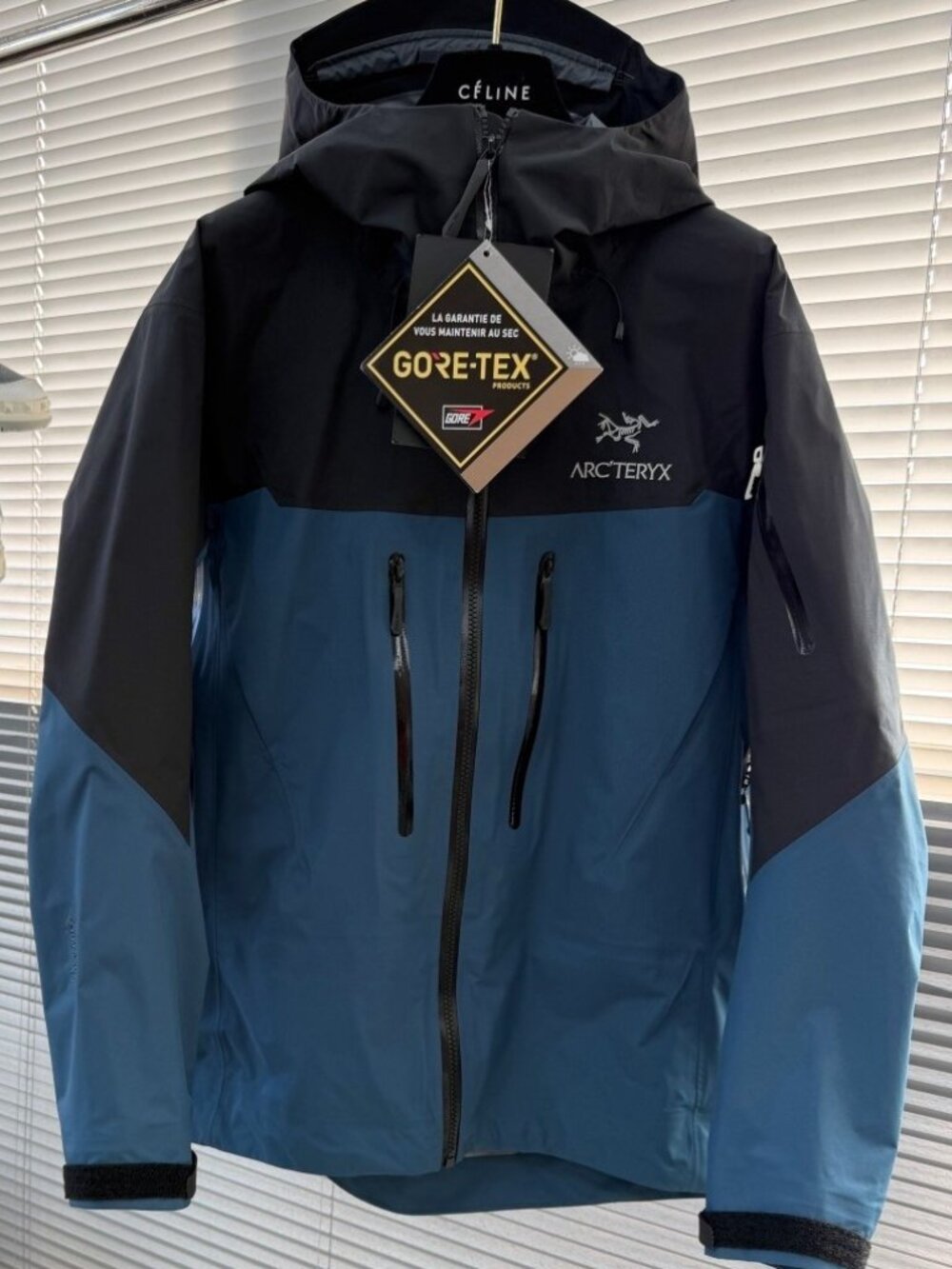 Arc'teryx Men's Waterproof Windproof Shell Jacket/Ski Jacket Black/Blue Size L
